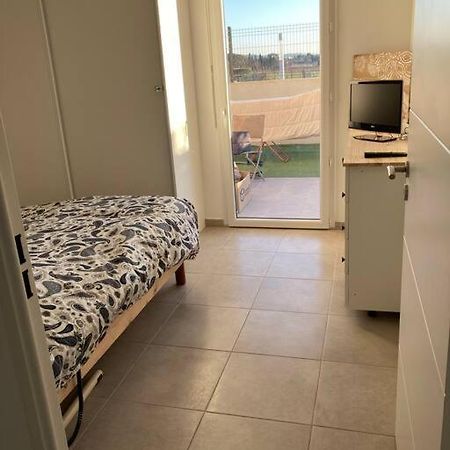 Appartement Rdc Avec Parking Prive La Fare-les-Oliviers Exteriör bild