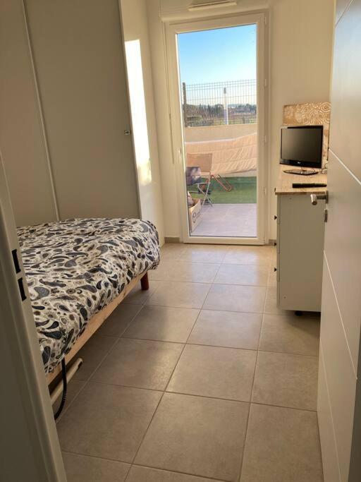 Appartement Rdc Avec Parking Prive La Fare-les-Oliviers Exteriör bild